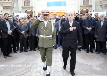 مراسم تجدید میثاق اصناف با آرمان های بنیان گذار انقلاب در حرم مطهر