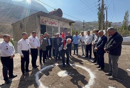 کلنگ ساختمان اورژانس شهر گزنک توسط عبدالله اسفندیار به زمین زده شد/ بهبود سلامت جامعه و یادگار نیکی که برای نسل‌های آینده باقی خواهد ماند