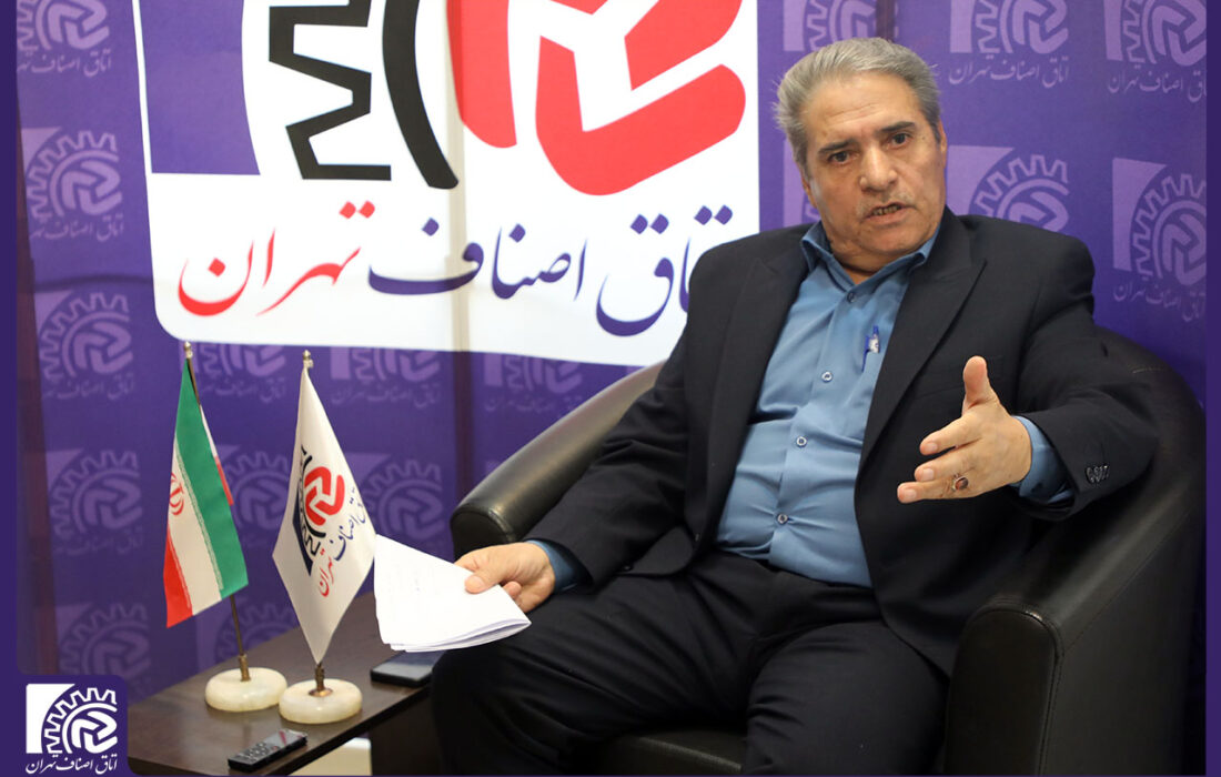 نزدیک به ۱۰هزار واحد صنفی در تامین روغن مایع با مشکل مواجه شده اند/ ۱۳۰۰ واحد صنفی جوازدار پشت فیلتر دارایی مانده اند/ از حق ۷۰۰۰ واحد صنفی ام دفاع می کنم