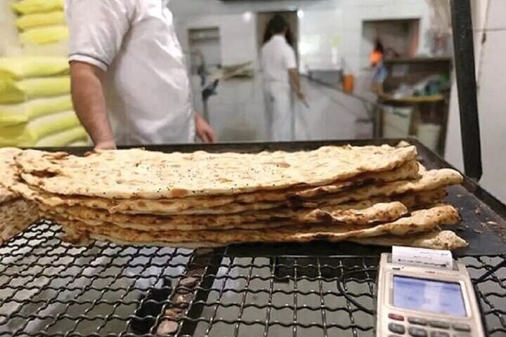 سهمیه آرد نانوایی‌ها تا پایان فروردین تخصیص یافته است/ حضور بخش خصوصی جلوتر از بخش دولتی در تولید و تامین کالاهای اساسی