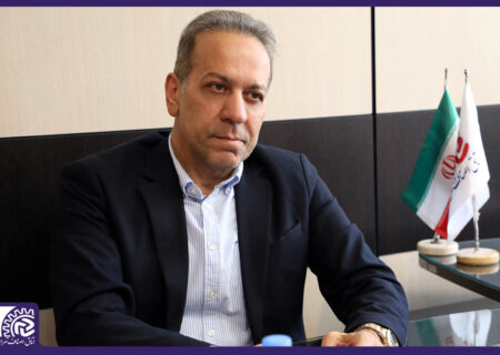 از اصل ماجرا که تولید فرش بود غافل ماندیم/ دشمنان هوشمندانه در کنار نفت و پتروشیمی، فرش دستباف را تحریم کردند